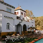 Hacienda Clavero Four Garden 아파트 *